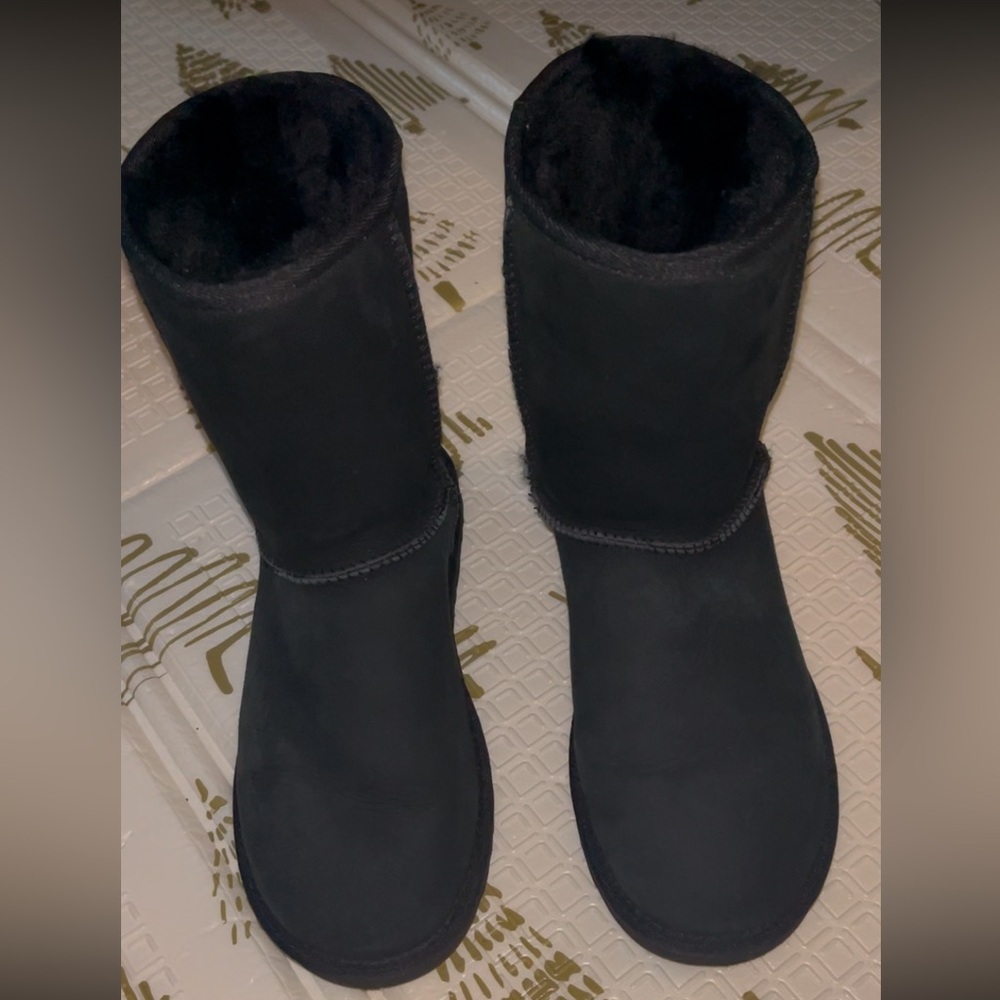 Black Uggs